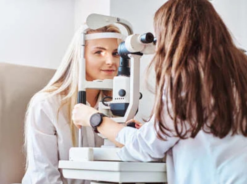 Okulistični pregled za predpis očal opravi specialist za očesne bolezni.